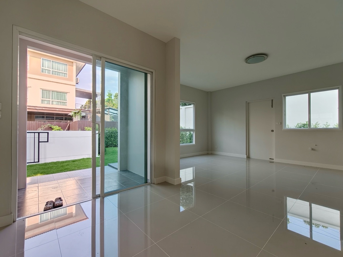 ขายบ้านพระราม 5 ราชพฤกษ์ บางกรวย : บ้านเดี่ยว คาซ่าพรีเมียม ราชพฤกษ์-พระราม 5 (QHouse)  ใกล้เช็ลทรัลเวสต์เกต รถไฟฟ้าสถานีบางพลู หลังมุม