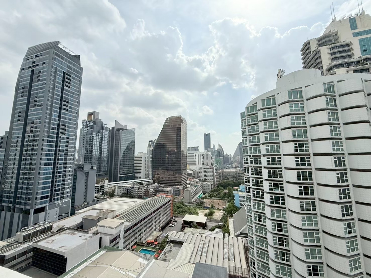For RentCondoNana, North Nana,Sukhumvit13, Soi Nana : Condo for rent 15 Sukhumvit Residences, fully furnished condo, ready to move in, close to BTS Nana and Asoke, convenient travel!!