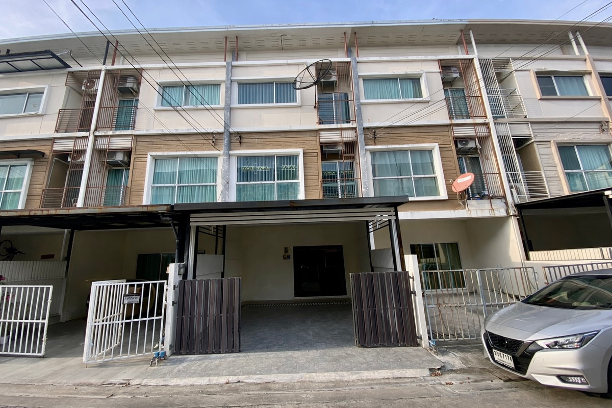For RentTownhomePattanakan, Srinakarin : For Rent: 3-Storey Townhome at Villette City Pattanakarn 38 | Fully Furnished | South-Facing | Move-In Ready