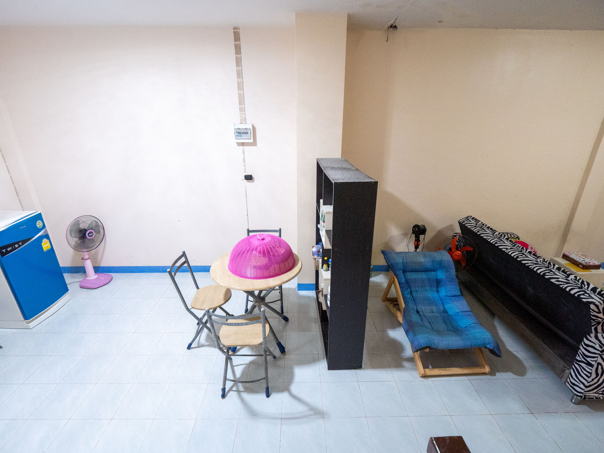 ขายทาวน์โฮมระยอง : #ขายทาว์นเฮาส์ #เมืองระยอง 26 ตรว. 3 นอน 2 น้ำ 2 จอด #ขายถูก 1.89 ล้าน สภาพพร้อมอยู่ ที่ตั้งตำบลทับมา ใกล้ถนนสุขุมวิท ติดถนนนครระยอง3 ซอยแหลมหิน-หนองมะหาด