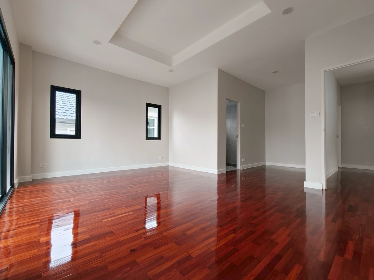 ขายบ้านรัตนาธิเบศร์ สนามบินน้ำ พระนั่งเกล้า : ขายบ้านรีโนเวทใหม่ หมู่บ้านธนาสิริ รัตนาธิเบศร์ บ้านเดี่ยว 2 ชั้น (หลังมุม) ติดถนนรัตนาธิเบศร์ ใกล้รถไฟฟ้าสายสีม่วง สถานีบางรักใหญ่ และทางด่วนศรีรัช สภาพพร้อมเข้าอยู่