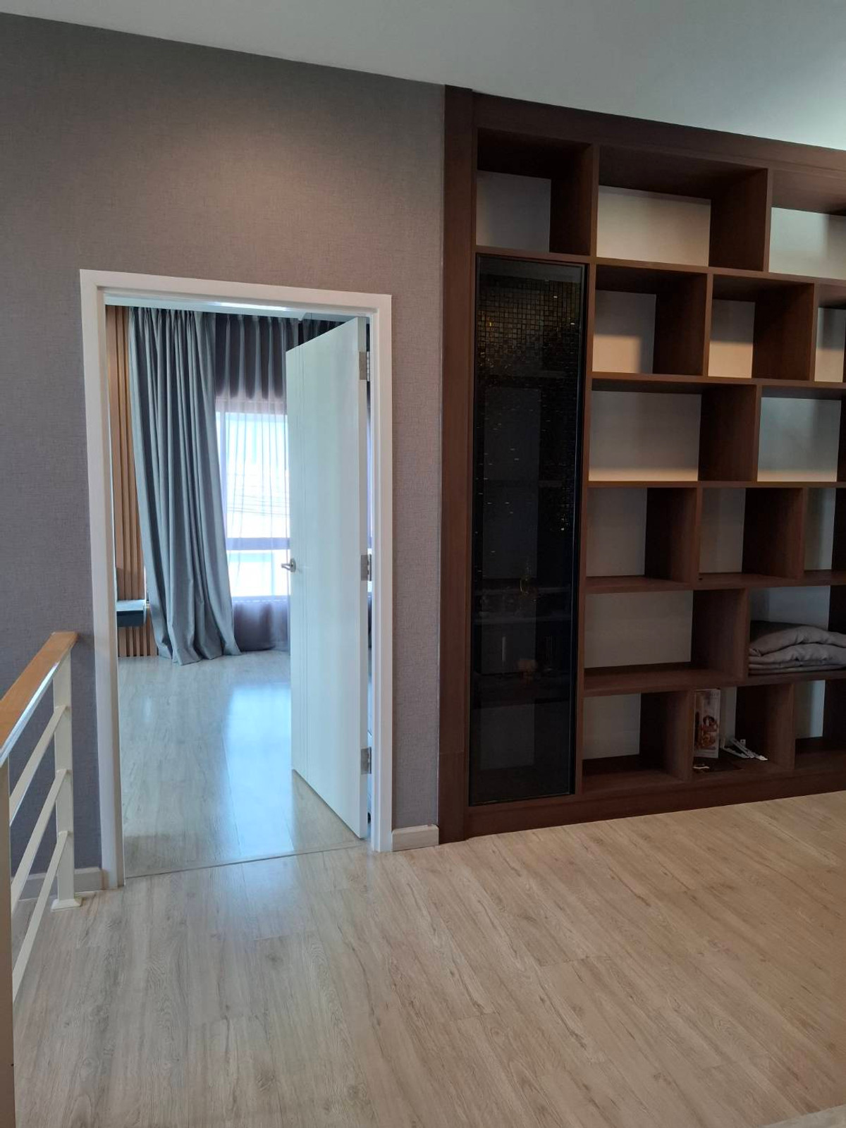 ขายบ้านปทุมธานี รังสิต ธรรมศาสตร์ : บ้านเดี่ยวคุ้มค่าเกินราคา หลังมุม ตกแต่งพร้อมอยู่  ติดถนนเลียบมอเตอร์เวย์ และ BTS ลำลูกกา(ในอนาคต) เดินทางง่ายสะดวกในทุกๆ วัน ที่ อีโค เฮ้าส์ วงแหวน-ลำลูกกา