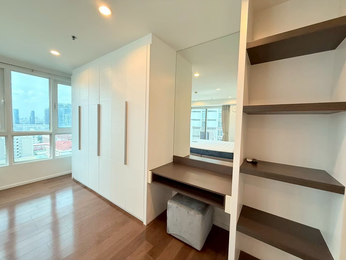 For RentCondoNana, North Nana,Sukhumvit13, Soi Nana : Condo for rent 15 Sukhumvit Residences, fully furnished condo, ready to move in, close to BTS Nana and Asoke, convenient travel!!