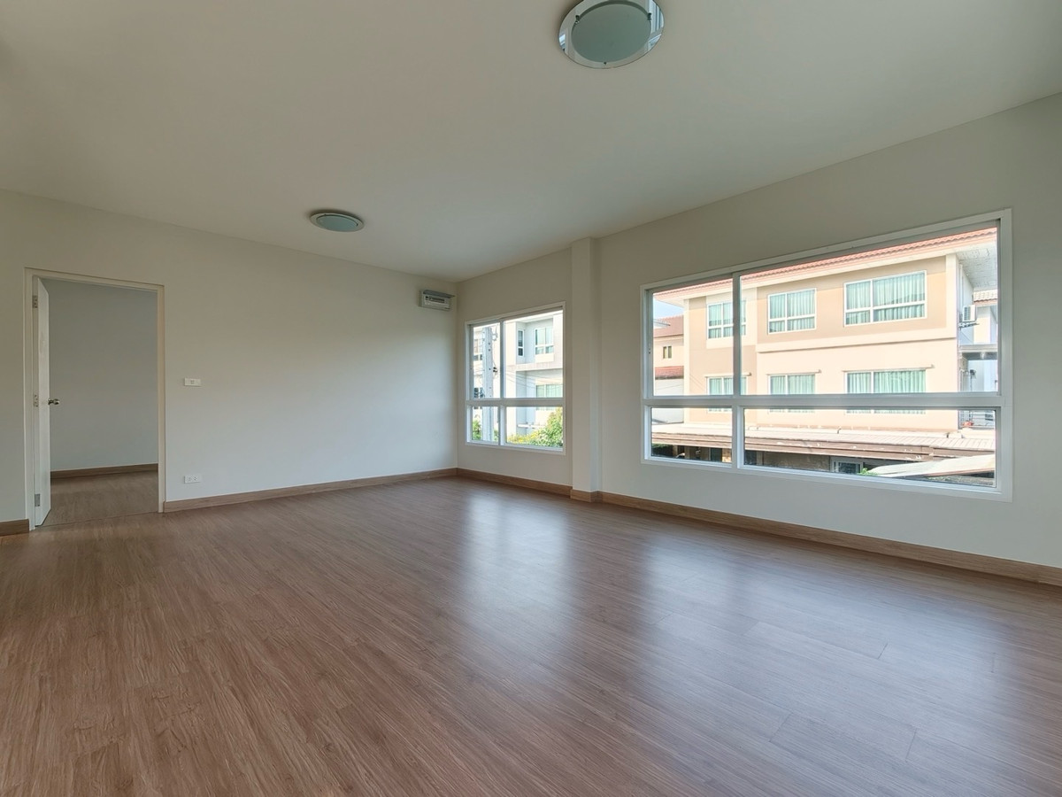 ขายบ้านพระราม 5 ราชพฤกษ์ บางกรวย : บ้านเดี่ยว คาซ่าพรีเมียม ราชพฤกษ์-พระราม 5 (QHouse)  ใกล้เช็ลทรัลเวสต์เกต รถไฟฟ้าสถานีบางพลู หลังมุม