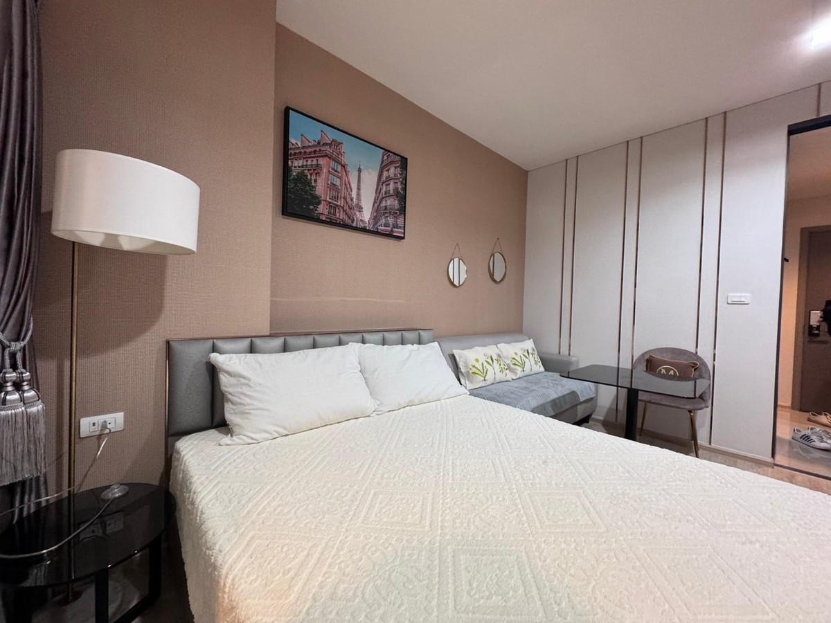 For RentCondoWongwianyai, Charoennakor : Ideo Sathorn, next to BTS Wongwian Yai, beautiful new room, open view, available and ready for rent. You can inquire.