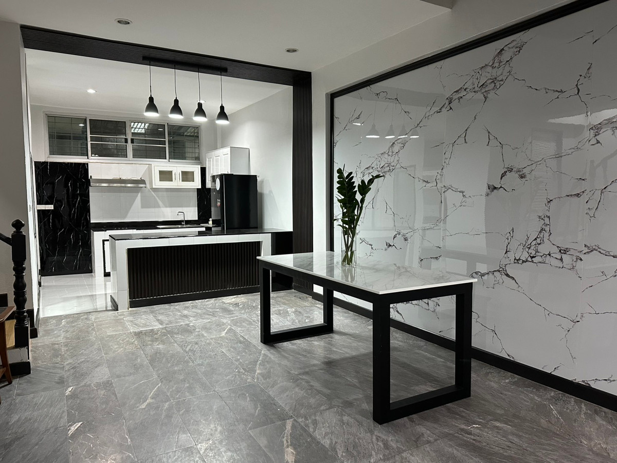 For RentTownhomeSukhumvit, Asoke, Thonglor : (BTS Thonglor, Pet Friendly) Newly Renovated Townhome for Rent – 800 meters to BTS Thong Lo