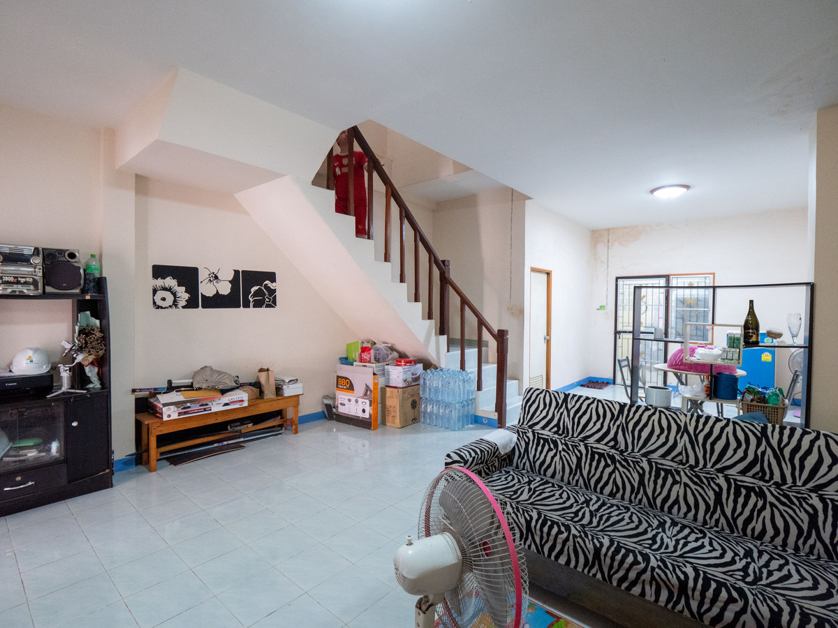 ขายทาวน์โฮมระยอง : #ขายทาว์นเฮาส์ #เมืองระยอง 26 ตรว. 3 นอน 2 น้ำ 2 จอด #ขายถูก 1.89 ล้าน สภาพพร้อมอยู่ ที่ตั้งตำบลทับมา ใกล้ถนนสุขุมวิท ติดถนนนครระยอง3 ซอยแหลมหิน-หนองมะหาด