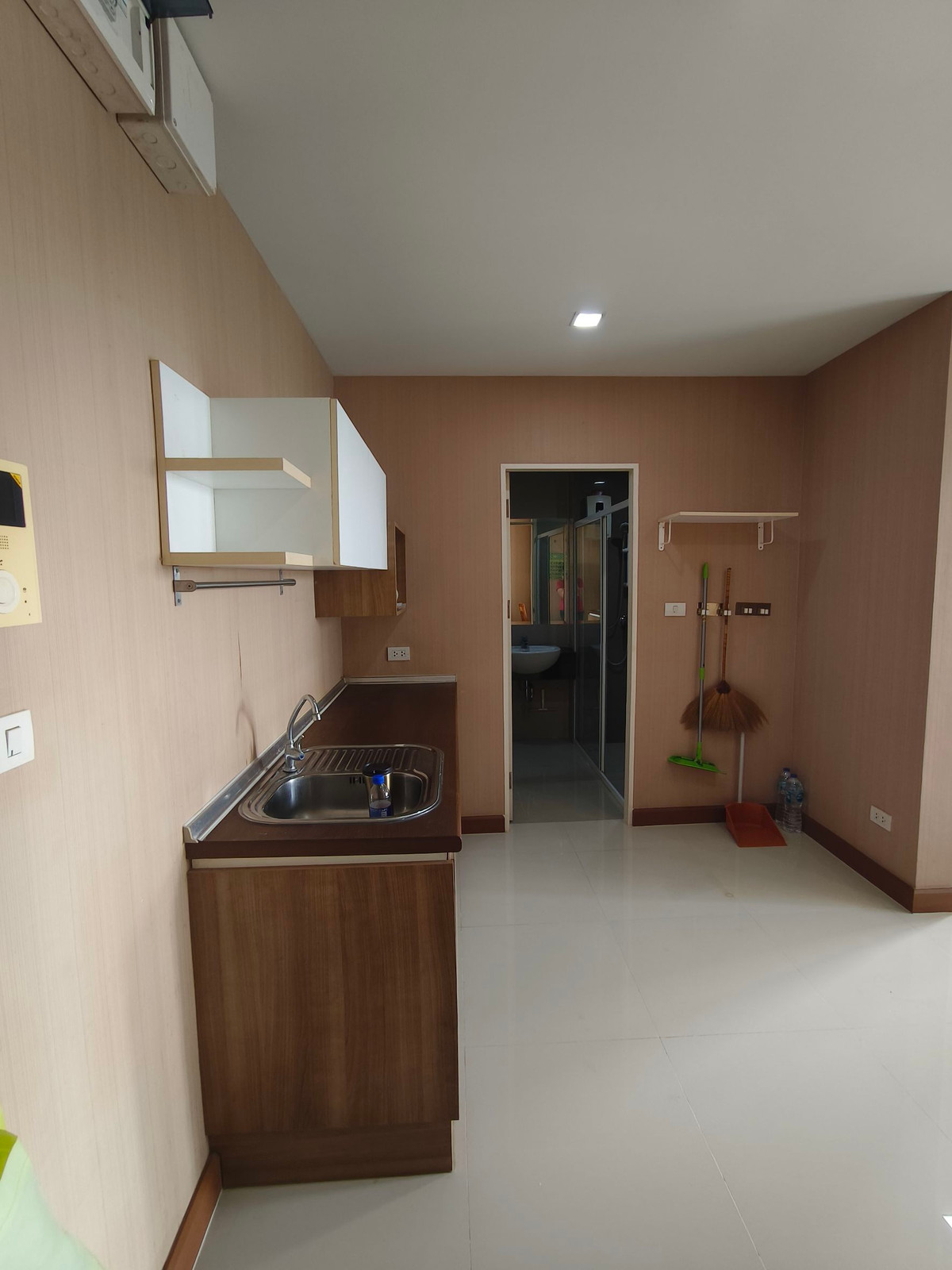 ขายคอนโดลาดกระบัง สุวรรณภูมิ : Vายด่วน คอนโดแอร์ลิงค์ เรสซิเดนซ์ ลาดกระบัง อาคาร 6 ชั้น 4