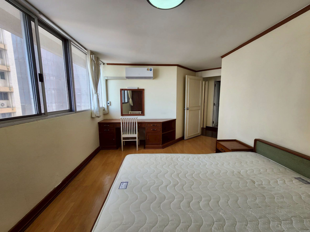 ให้เช่าคอนโดสุขุมวิท อโศก ทองหล่อ : ให้เช่าคอนโด Tai Ping Towers 4 ห้องนอน 252 ตร.ม. ย่านเอกมัย ใกล้BTS เอกมัย-ทองหล่อ