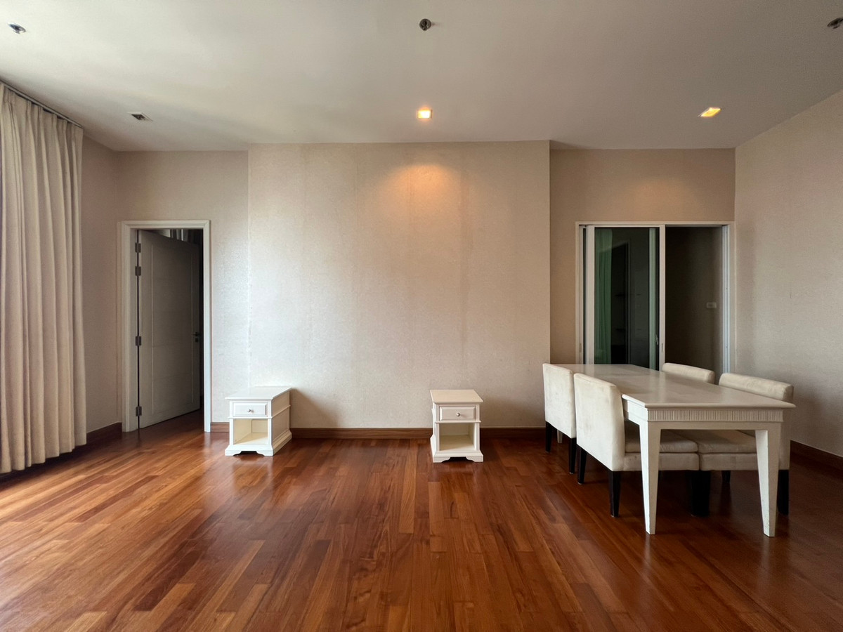 For RentCondoSathorn, Narathiwat : High Floor , White Room Ivy Sathon ( Soi10 ) 2bed2bath 69 Sqm Fullyfurnish ,Welcome Foreign 40,000-