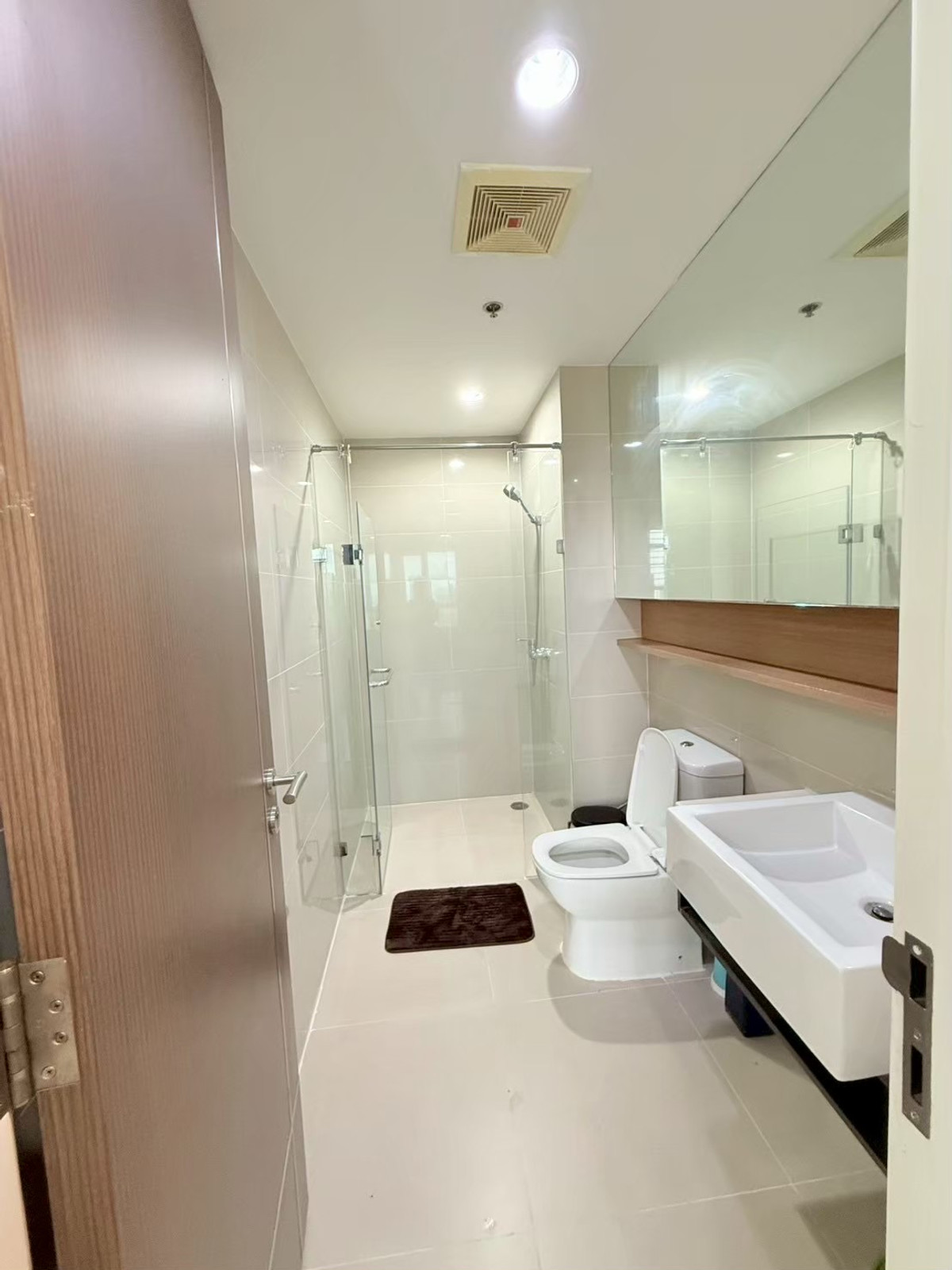 For RentCondoNana, North Nana,Sukhumvit13, Soi Nana : Condo for rent 15 Sukhumvit Residences, fully furnished condo, ready to move in, close to BTS Nana and Asoke, convenient travel!!