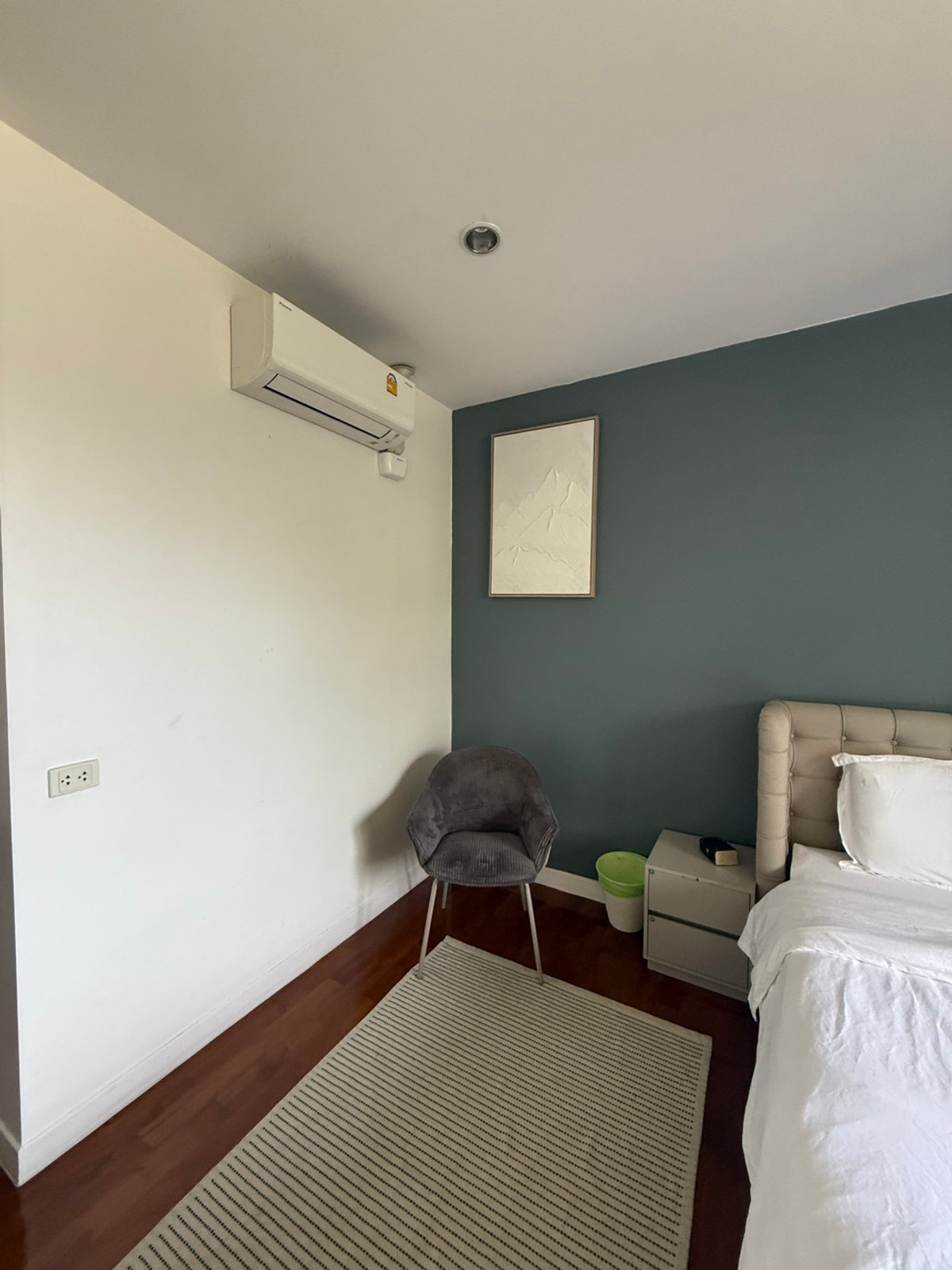 For RentHouseSukhumvit, Asoke, Thonglor : House for rent, House Pridi Phanomyong, 5 bedrooms, parking for up to 4-6 cars, near BTS Ekkamai-Thonglor.