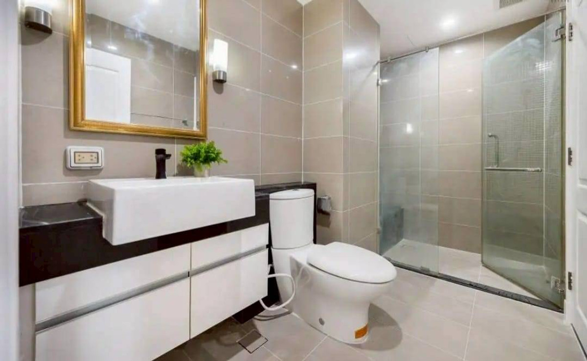 For SaleCondoRama9, Petchburi, RCA : Beautiful, angel-condition room! 🏠✨ Spacious living hall 🛋️, comfortable to live in every day 🌤️ Just bring your suitcase and move right in! 🧳✨