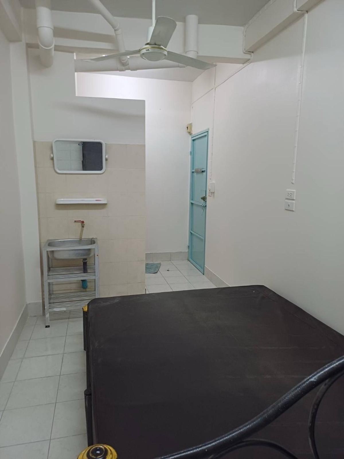 ขายปิ่นเกล้า จรัญสนิทวงศ์ : ขายหอพักปากซอยจรัญ23/1   ห้องเช่าจรัญ23 (บ้านคุณนิยม) 
76 เมตร ปากซอยจรัญฯ