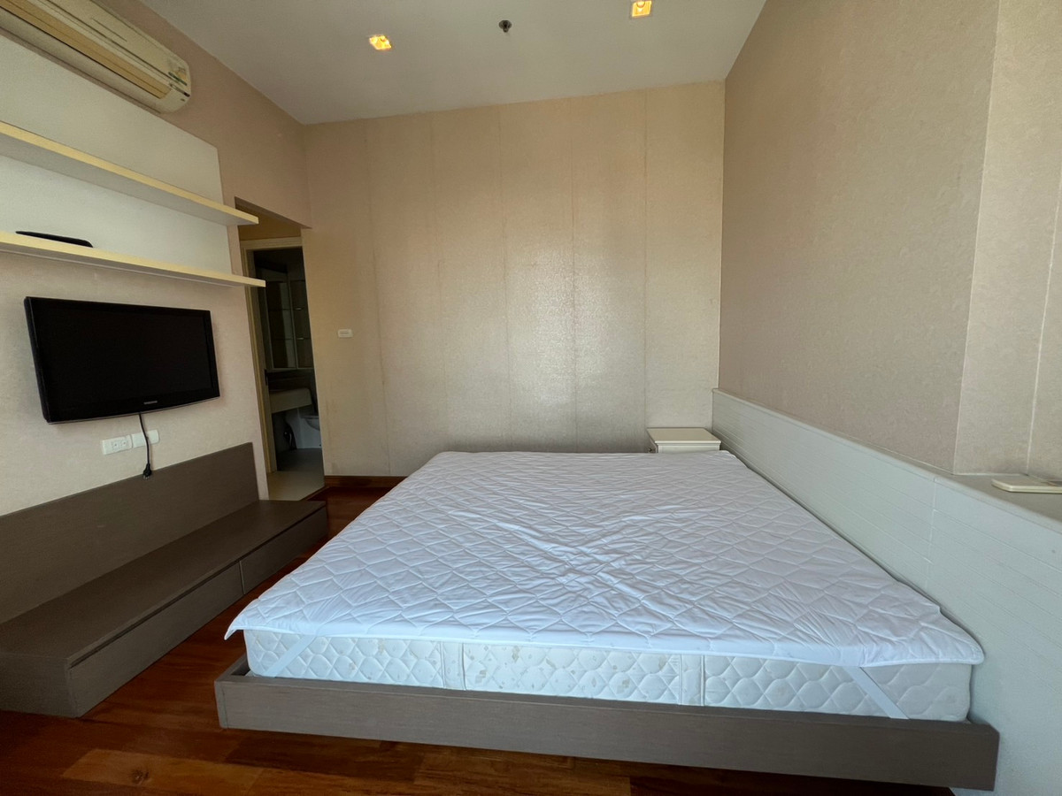 ให้เช่าคอนโดสาทร นราธิวาส : High Floor , White Room Ivy Sathon ( Soi10 ) 2bed2bath 69 Sqm Fullyfurnish ,Welcome Foreign 40,000-