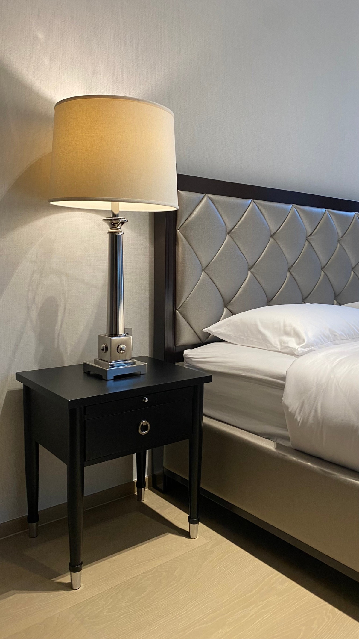 ให้เช่าคอนโดวิทยุ ชิดลม หลังสวน : Tonson One Residence: 1bed 1bath 57sqm. 65,000/mth. Am: 0656199198