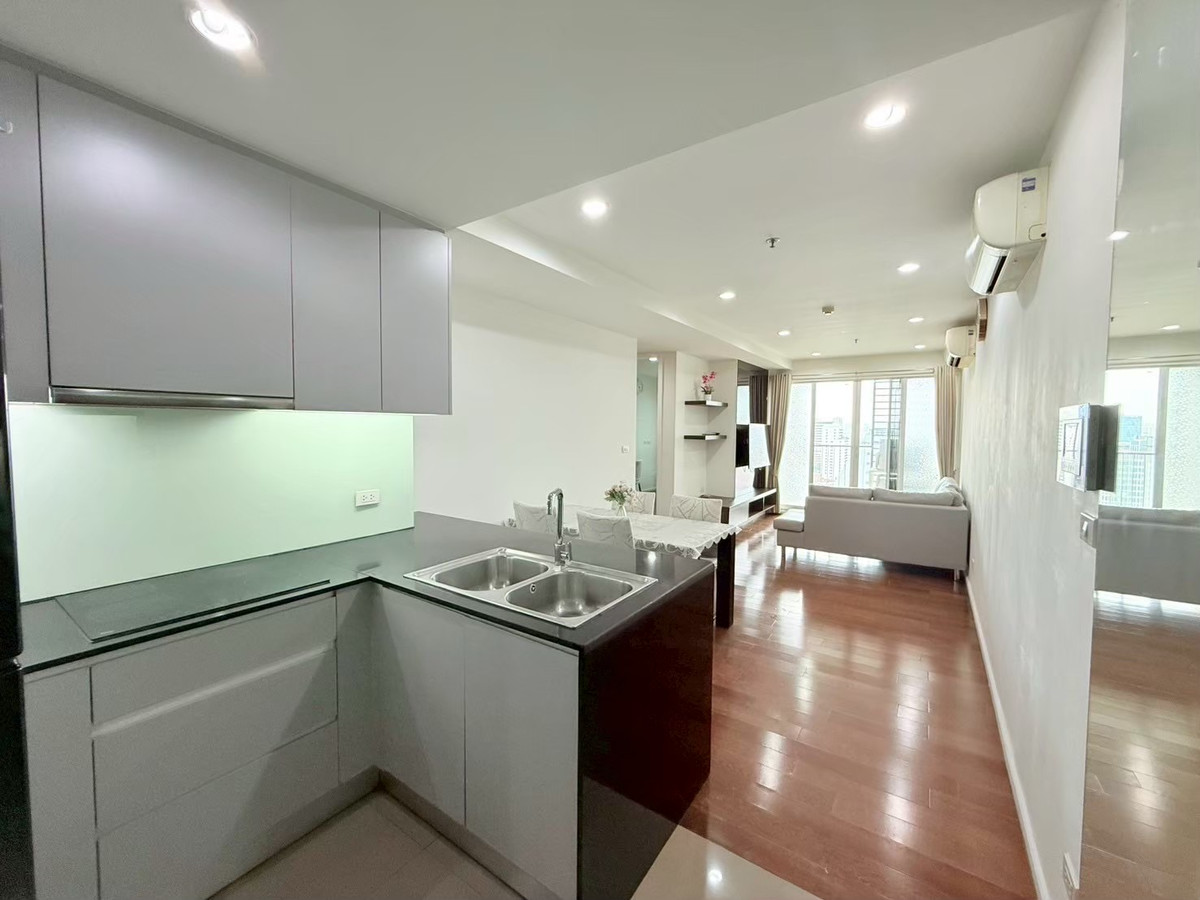 For RentCondoNana, North Nana,Sukhumvit13, Soi Nana : Condo for rent 15 Sukhumvit Residences, fully furnished condo, ready to move in, close to BTS Nana and Asoke, convenient travel!!