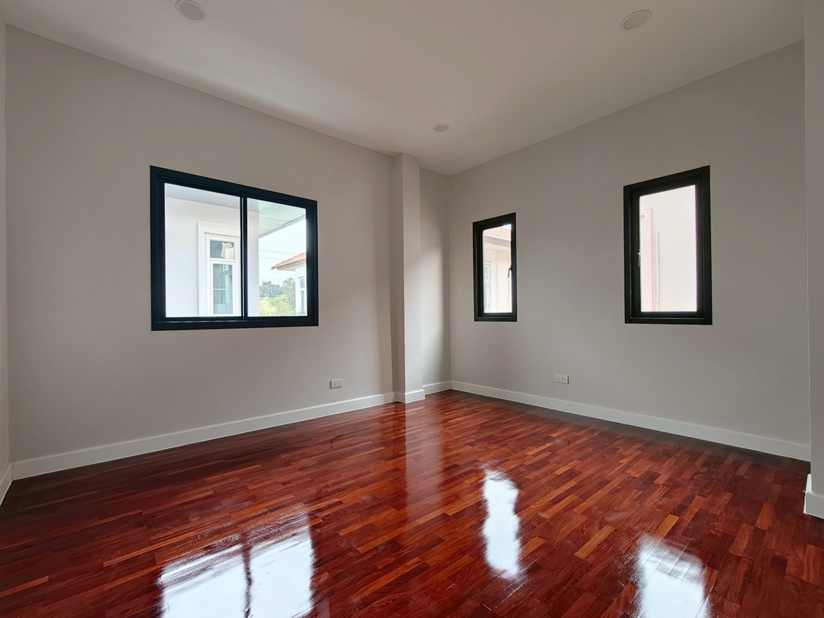 ขายบ้านรัตนาธิเบศร์ สนามบินน้ำ พระนั่งเกล้า : ขายบ้านรีโนเวทใหม่ หมู่บ้านธนาสิริ รัตนาธิเบศร์ บ้านเดี่ยว 2 ชั้น (หลังมุม) ติดถนนรัตนาธิเบศร์ ใกล้รถไฟฟ้าสายสีม่วง สถานีบางรักใหญ่ และทางด่วนศรีรัช สภาพพร้อมเข้าอยู่