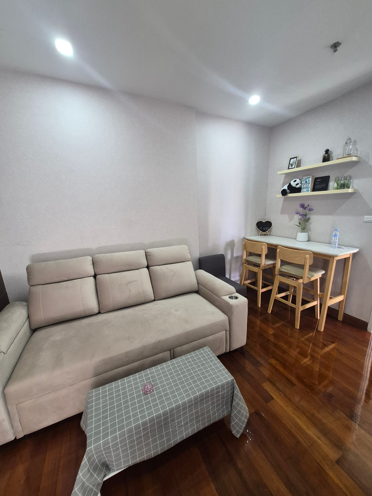 ให้เช่าคอนโดสาทร นราธิวาส : Luxury Room , Ivy Sathon ( Soi10 ) Studio 34.5 Sqm Fullyfurnish 19,000-