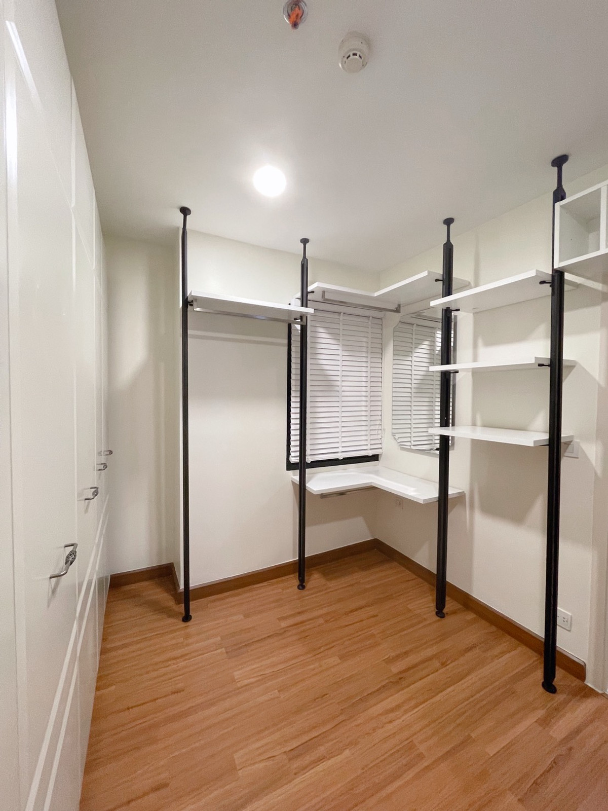 CondoLadprao, Central Ladprao : Sell with tenant til July 26
Condo for rent/sale, Lat Phrao-Phahon Yothin area, The Crest Park Residences, upper floor of the building, Panorama Bangkok view, very beautiful.