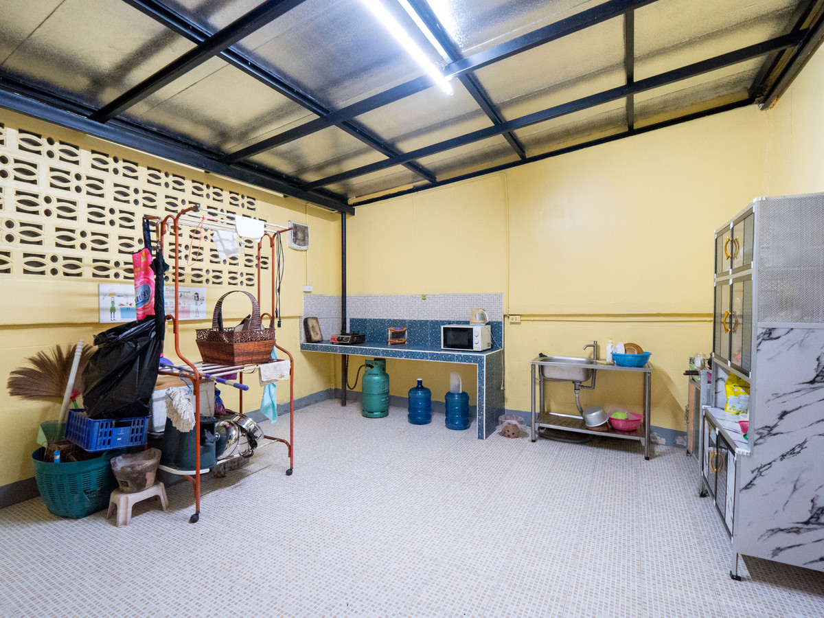 ขายทาวน์โฮมระยอง : #ขายทาว์นเฮาส์ #เมืองระยอง 26 ตรว. 3 นอน 2 น้ำ 2 จอด #ขายถูก 1.89 ล้าน สภาพพร้อมอยู่ ที่ตั้งตำบลทับมา ใกล้ถนนสุขุมวิท ติดถนนนครระยอง3 ซอยแหลมหิน-หนองมะหาด