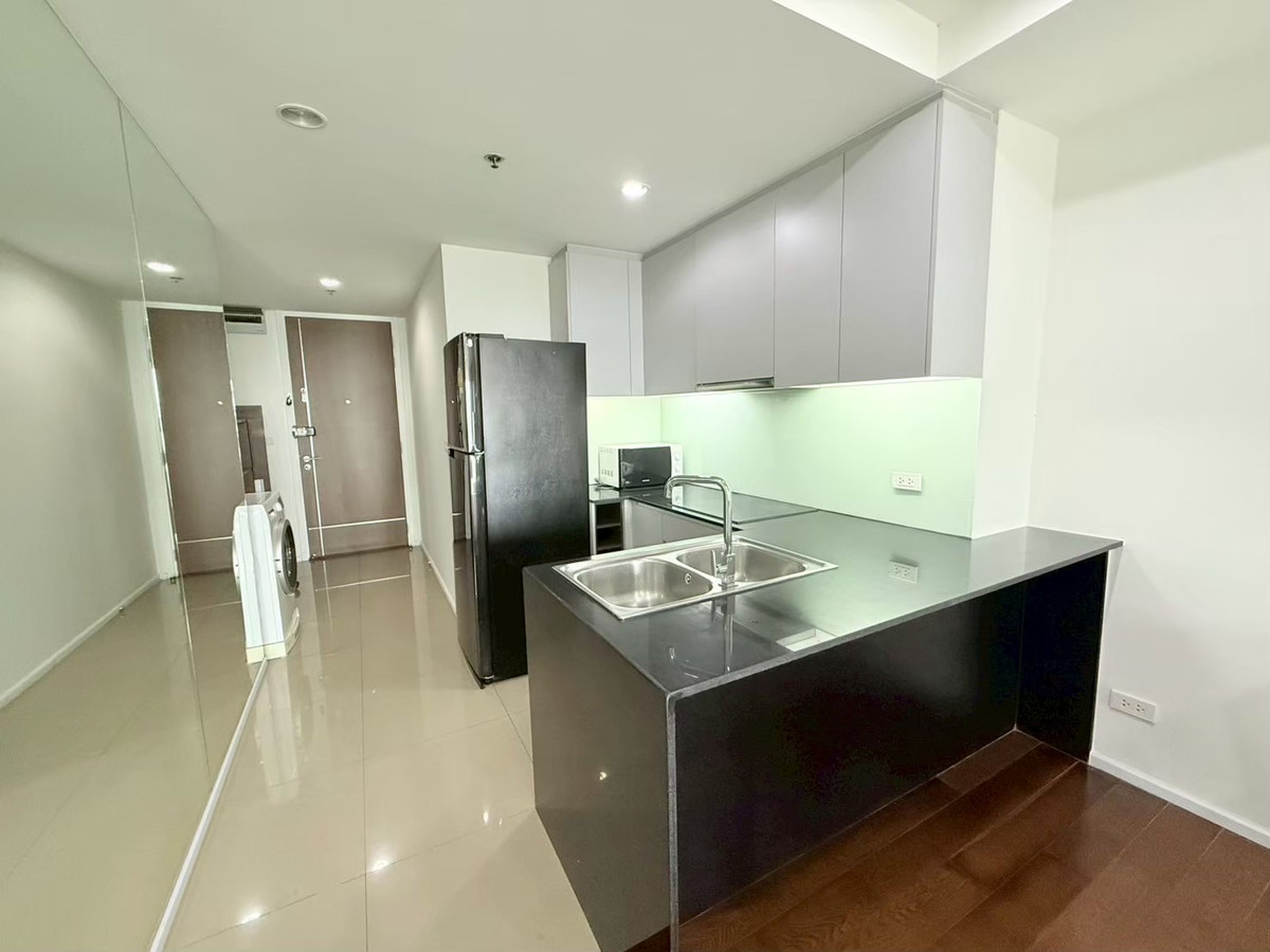 For RentCondoNana, North Nana,Sukhumvit13, Soi Nana : Condo for rent 15 Sukhumvit Residences, fully furnished condo, ready to move in, close to BTS Nana and Asoke, convenient travel!!