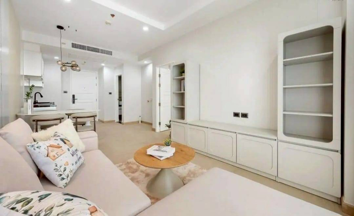For SaleCondoRama9, Petchburi, RCA : Beautiful, angel-condition room! 🏠✨ Spacious living hall 🛋️, comfortable to live in every day 🌤️ Just bring your suitcase and move right in! 🧳✨