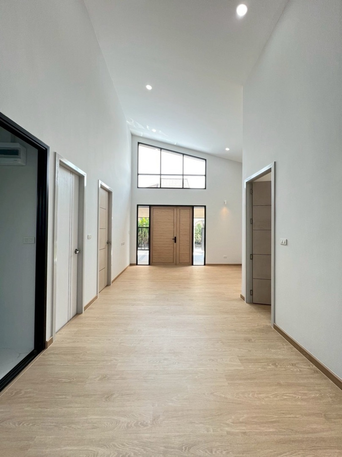 For SaleHouseKaset Nawamin,Ladplakao : Single house for sale, large area, city location, can enter and exit in many ways. Kaset-Nawamin location Soi Prasertmanukit 46