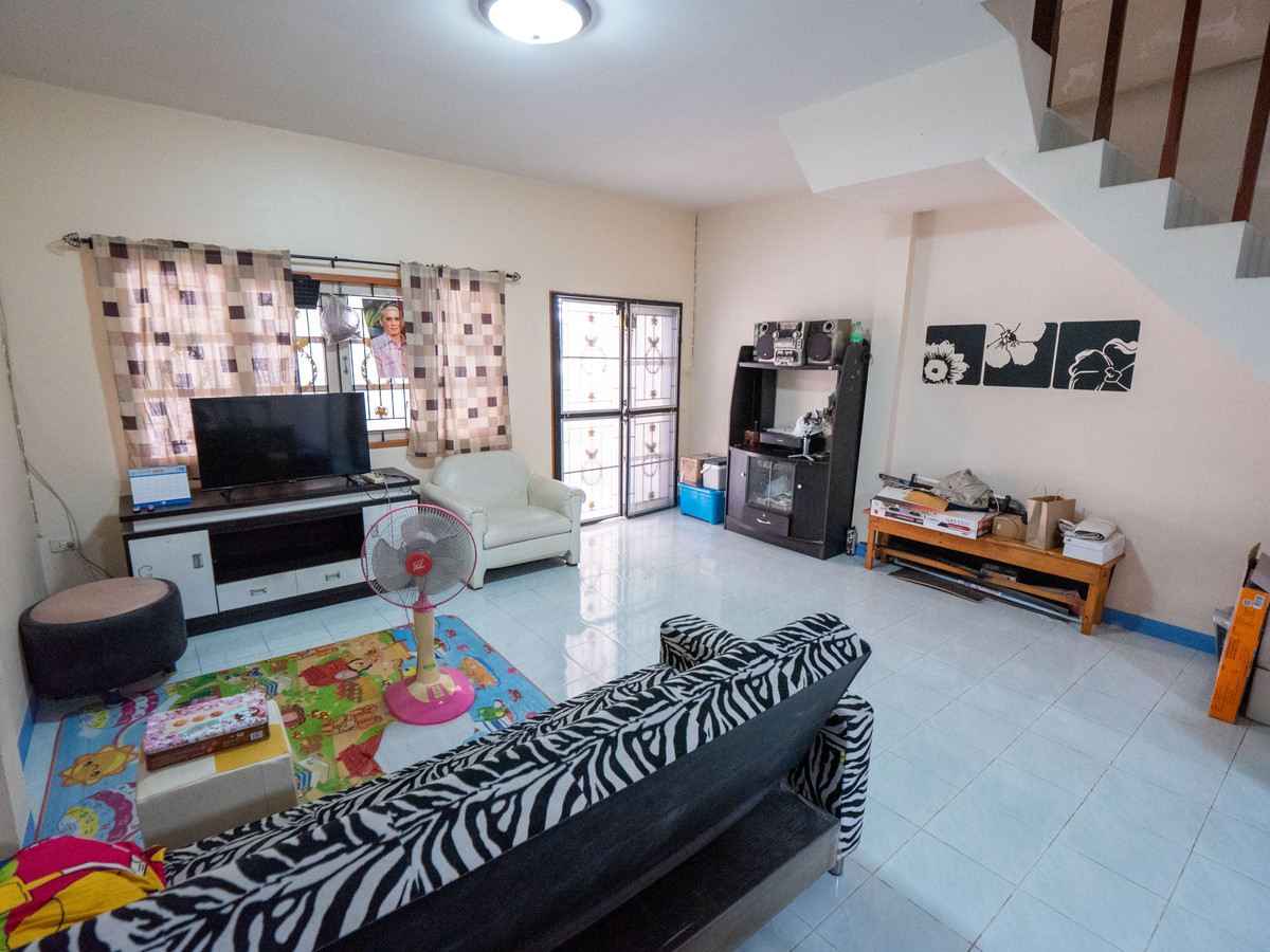 ขายทาวน์โฮมระยอง : #ขายทาว์นเฮาส์ #เมืองระยอง 26 ตรว. 3 นอน 2 น้ำ 2 จอด #ขายถูก 1.89 ล้าน สภาพพร้อมอยู่ ที่ตั้งตำบลทับมา ใกล้ถนนสุขุมวิท ติดถนนนครระยอง3 ซอยแหลมหิน-หนองมะหาด