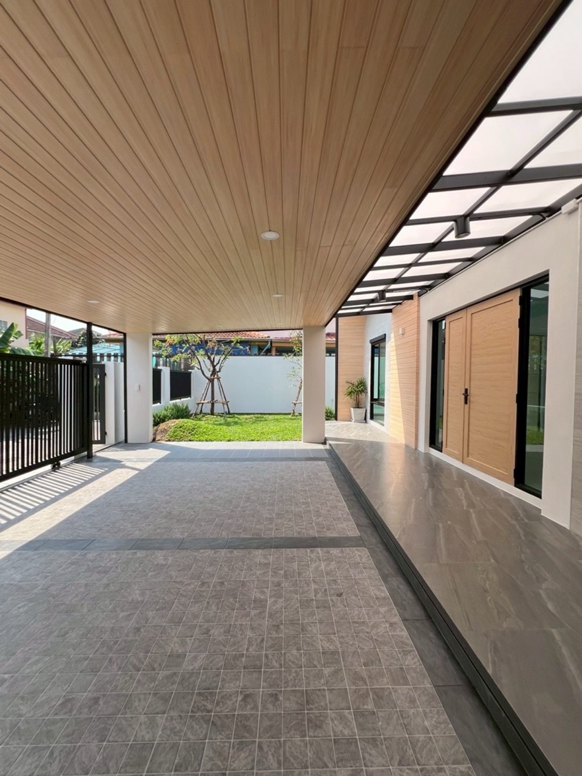 For SaleHouseKaset Nawamin,Ladplakao : Single house for sale, large area, city location, can enter and exit in many ways. Kaset-Nawamin location Soi Prasertmanukit 46