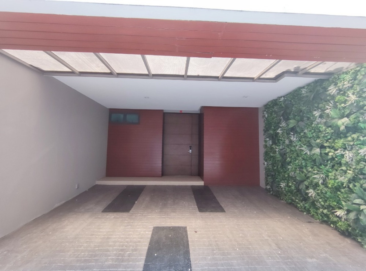 For RentHouseSukhumvit, Asoke, Thonglor : House for rent, Park Lane Ekamai, 4 floors, 3 bedrooms, near BTS Ekamai, near Gateway Ekamai.