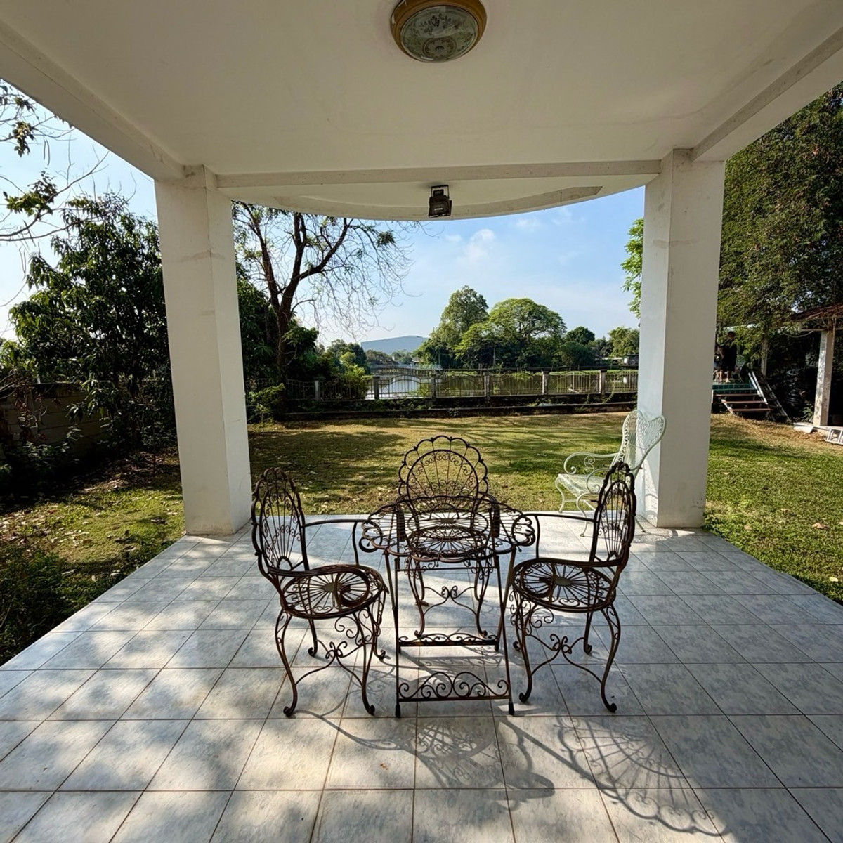 For SaleHousePathum Thani,Rangsit, Thammasat : Single house for sale, Maneerin Lake & Lagoon, Zone B, next to a canal approximately 115 meters wide.