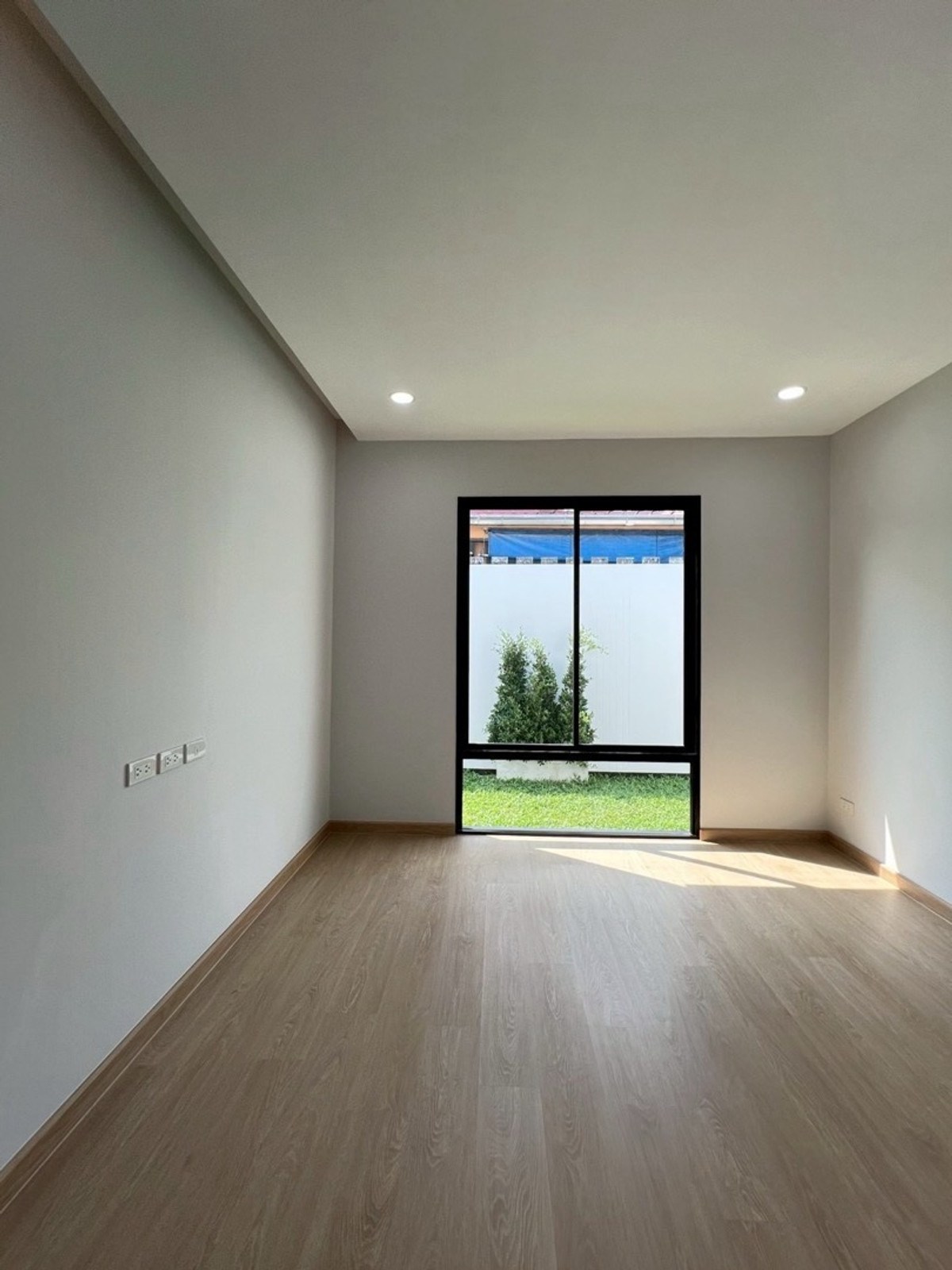 For SaleHouseKaset Nawamin,Ladplakao : Single house for sale, large area, city location, can enter and exit in many ways. Kaset-Nawamin location Soi Prasertmanukit 46