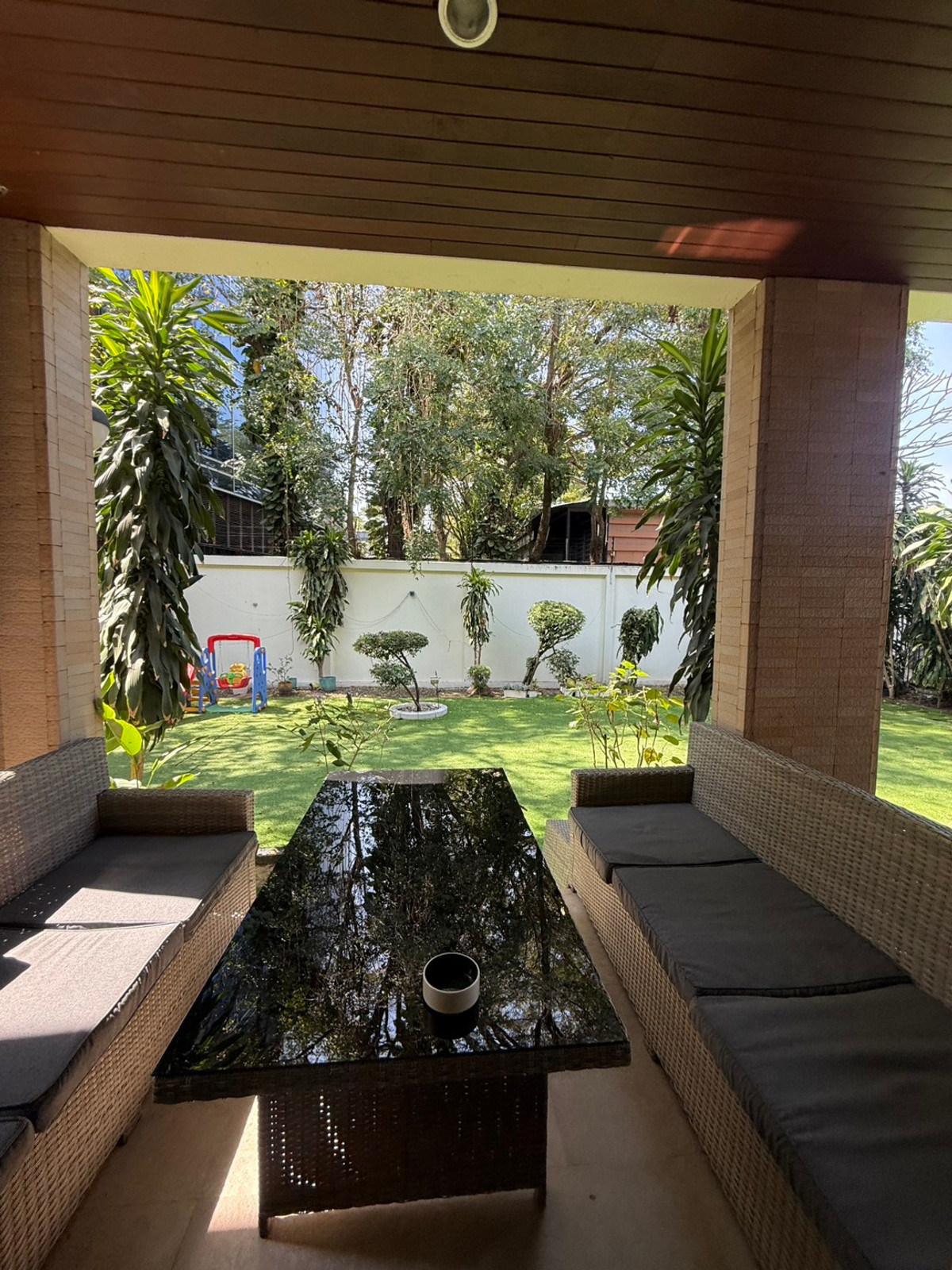 For RentHouseSukhumvit, Asoke, Thonglor : House for rent, House Pridi Phanomyong, 5 bedrooms, parking for up to 4-6 cars, near BTS Ekkamai-Thonglor.