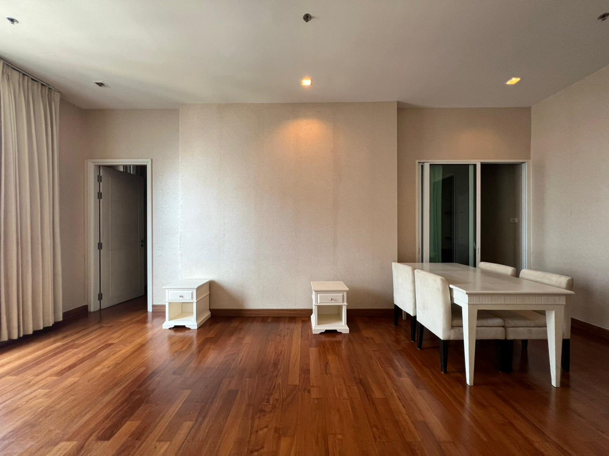 For RentCondoSathorn, Narathiwat : High Floor , White Room Ivy Sathon ( Soi10 ) 2bed2bath 69 Sqm Fullyfurnish ,Welcome Foreign 40,000-