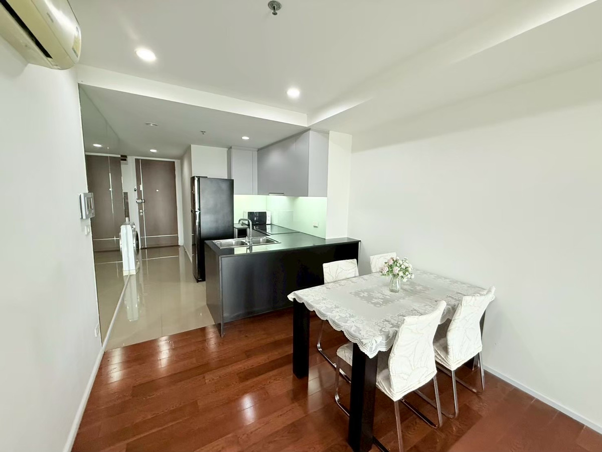 For RentCondoNana, North Nana,Sukhumvit13, Soi Nana : Condo for rent 15 Sukhumvit Residences, fully furnished condo, ready to move in, close to BTS Nana and Asoke, convenient travel!!