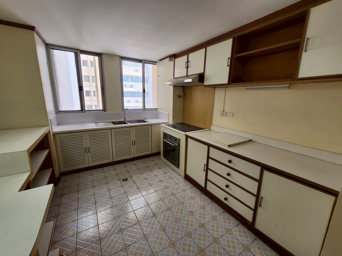 ให้เช่าคอนโดสุขุมวิท อโศก ทองหล่อ : ให้เช่าคอนโด Tai Ping Towers 4 ห้องนอน 252 ตร.ม. ย่านเอกมัย ใกล้BTS เอกมัย-ทองหล่อ