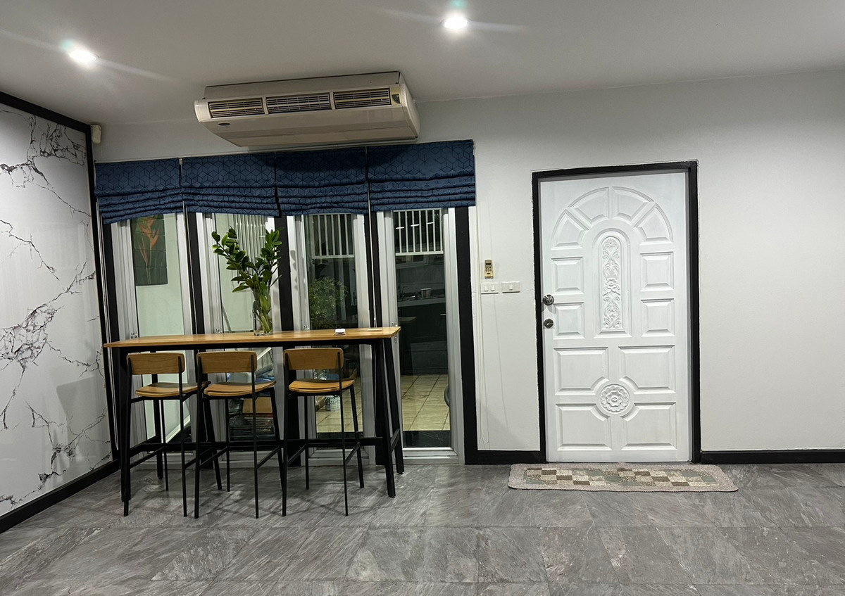 For RentTownhomeSukhumvit, Asoke, Thonglor : (BTS Thonglor, Pet Friendly) Newly Renovated Townhome for Rent – 800 meters to BTS Thong Lo