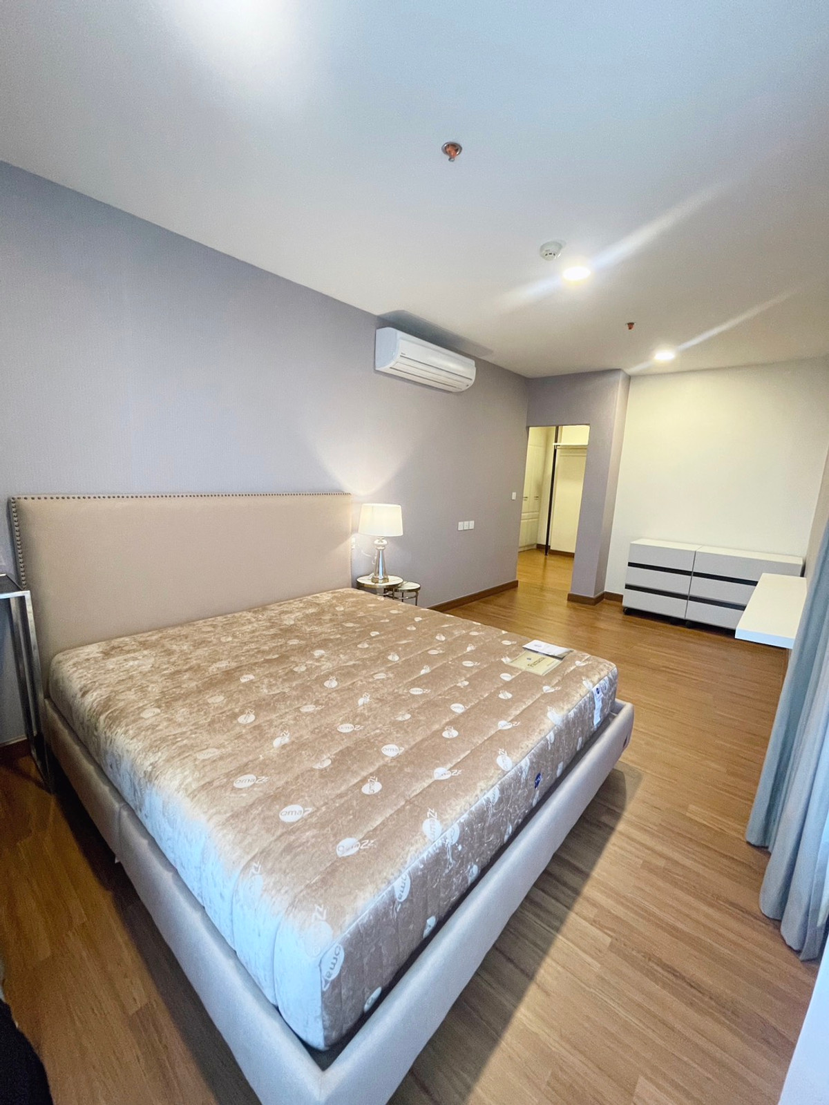 CondoLadprao, Central Ladprao : Sell with tenant til July 26
Condo for rent/sale, Lat Phrao-Phahon Yothin area, The Crest Park Residences, upper floor of the building, Panorama Bangkok view, very beautiful.