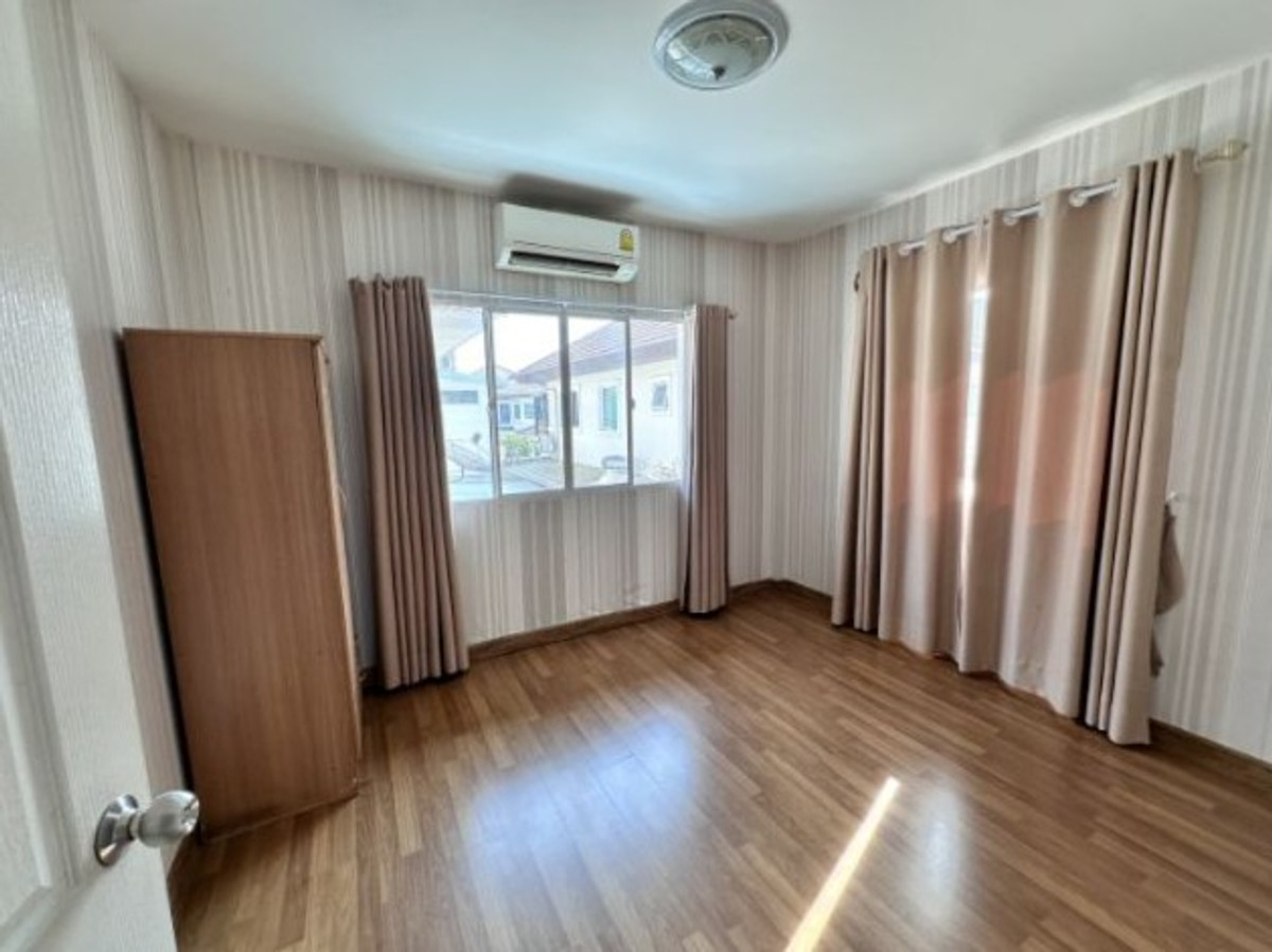 ให้เช่าบ้านปทุมธานี รังสิต ธรรมศาสตร์ : บ้าน 2ชั้น ติดสนามกอล์ฟ ฟลอร่าวิลล์ จอดรถได้2คัน 3ห้องนอน 3ห้องน้ำ แอร์3ตัว