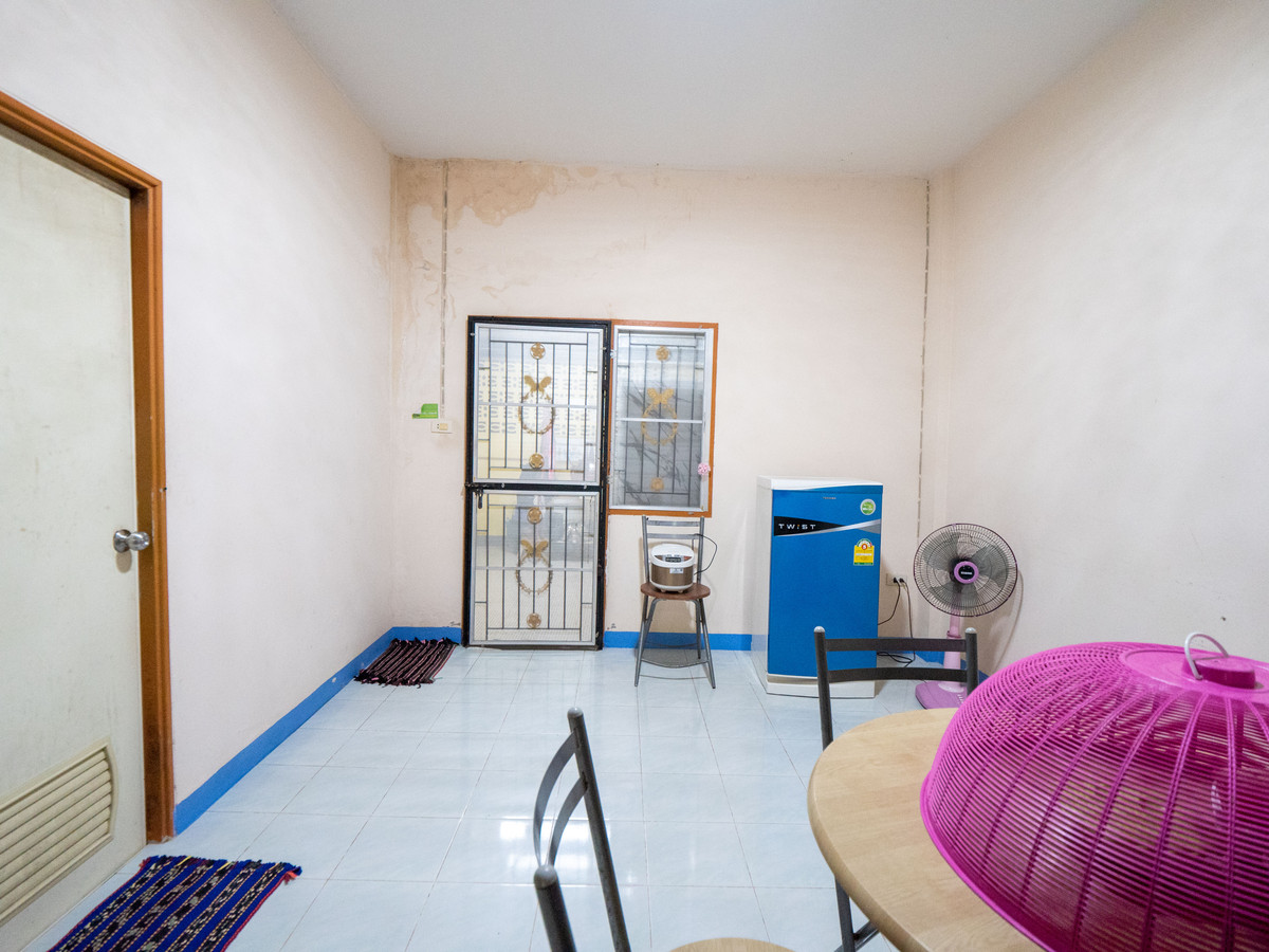 ขายทาวน์โฮมระยอง : #ขายทาว์นเฮาส์ #เมืองระยอง 26 ตรว. 3 นอน 2 น้ำ 2 จอด #ขายถูก 1.89 ล้าน สภาพพร้อมอยู่ ที่ตั้งตำบลทับมา ใกล้ถนนสุขุมวิท ติดถนนนครระยอง3 ซอยแหลมหิน-หนองมะหาด