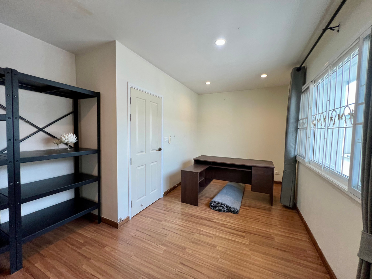 For RentTownhomePattanakan, Srinakarin : For Rent: 3-Storey Townhome at Villette City Pattanakarn 38 | Fully Furnished | South-Facing | Move-In Ready