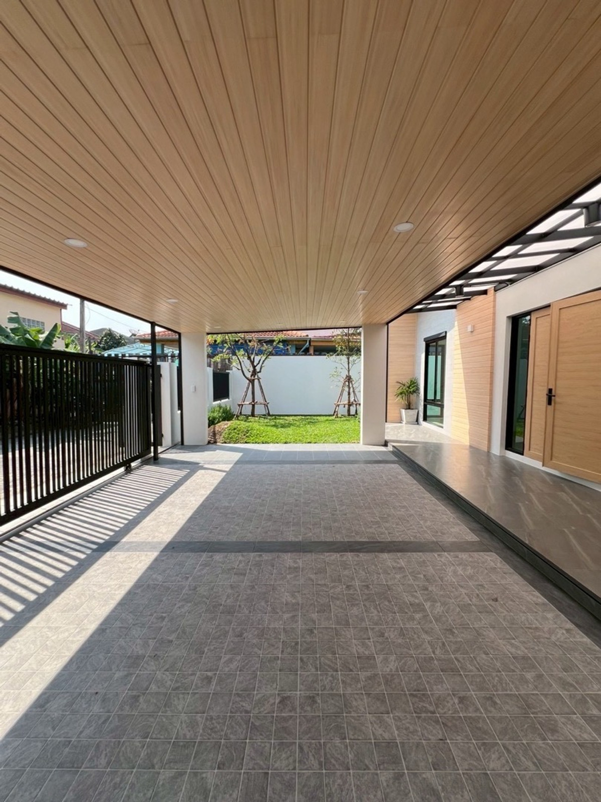 For SaleHouseKaset Nawamin,Ladplakao : Single house for sale, large area, city location, can enter and exit in many ways. Kaset-Nawamin location Soi Prasertmanukit 46