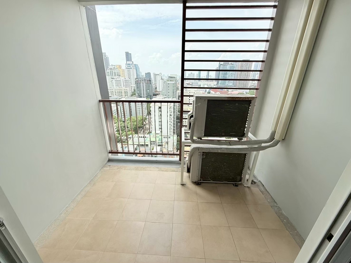 For RentCondoNana, North Nana,Sukhumvit13, Soi Nana : Condo for rent 15 Sukhumvit Residences, fully furnished condo, ready to move in, close to BTS Nana and Asoke, convenient travel!!