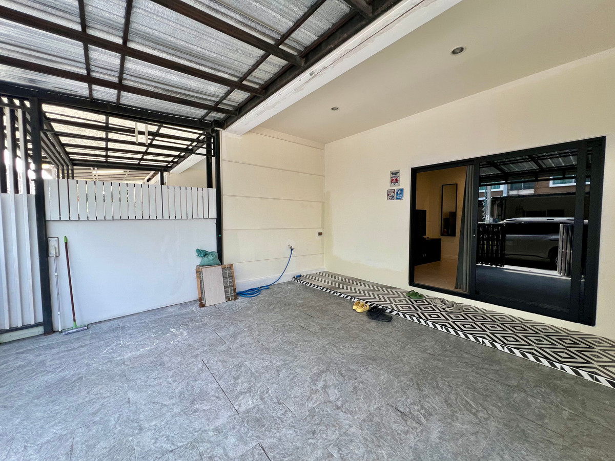 For RentTownhomePattanakan, Srinakarin : For Rent: 3-Storey Townhome at Villette City Pattanakarn 38 | Fully Furnished | South-Facing | Move-In Ready