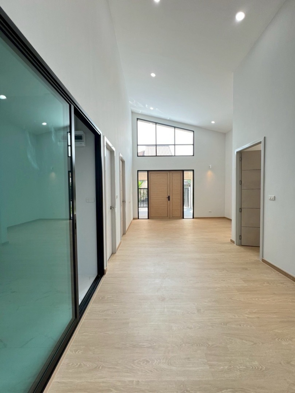 For SaleHouseKaset Nawamin,Ladplakao : Single house for sale, large area, city location, can enter and exit in many ways. Kaset-Nawamin location Soi Prasertmanukit 46