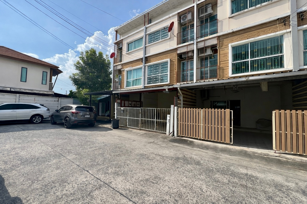 For SaleTownhomePattanakan, Srinakarin : For Sale: 3-Storey Townhome at Villette City Pattanakarn | South-Facing | Prime Location with Easy Access