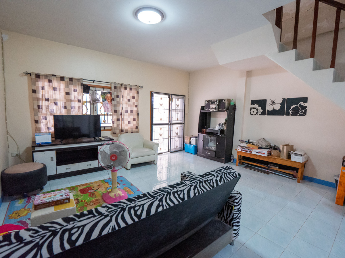 ขายทาวน์โฮมระยอง : #ขายทาว์นเฮาส์ #เมืองระยอง 26 ตรว. 3 นอน 2 น้ำ 2 จอด #ขายถูก 1.89 ล้าน สภาพพร้อมอยู่ ที่ตั้งตำบลทับมา ใกล้ถนนสุขุมวิท ติดถนนนครระยอง3 ซอยแหลมหิน-หนองมะหาด