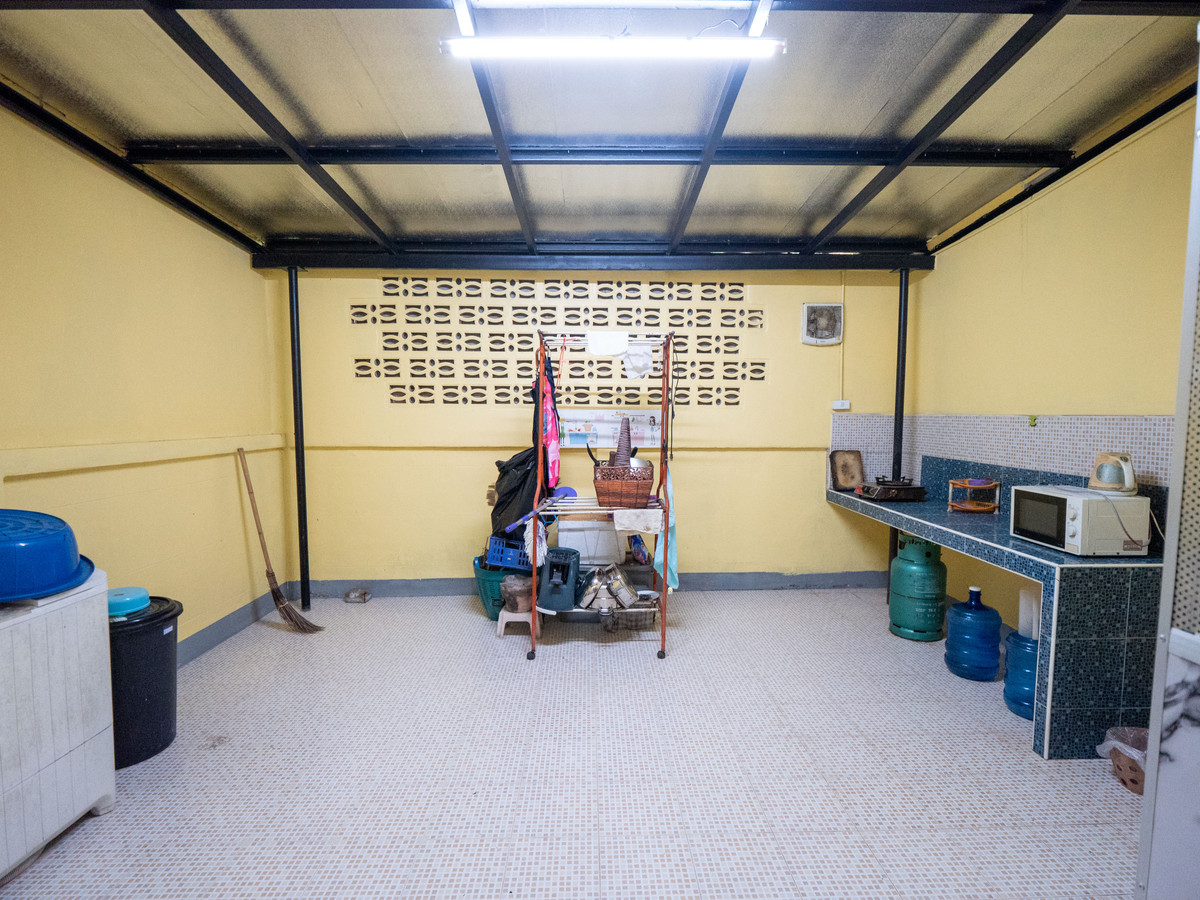 ขายทาวน์โฮมระยอง : #ขายทาว์นเฮาส์ #เมืองระยอง 26 ตรว. 3 นอน 2 น้ำ 2 จอด #ขายถูก 1.89 ล้าน สภาพพร้อมอยู่ ที่ตั้งตำบลทับมา ใกล้ถนนสุขุมวิท ติดถนนนครระยอง3 ซอยแหลมหิน-หนองมะหาด