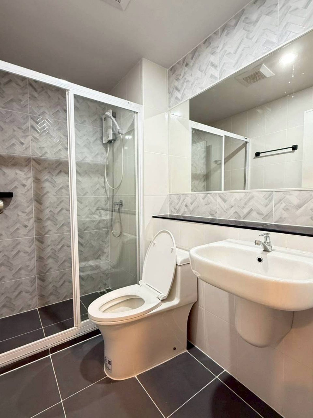 For RentCondoBangna, Bearing, Lasalle : ✅ REGBN110 ✅ Line : @p2nproperty